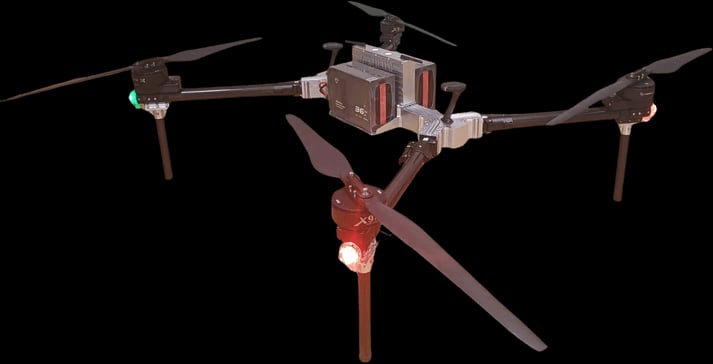 Wielowirnikowy dron HELEN z zasobnikiem ładunku